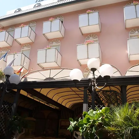 Vienna Ostenda E Ristorante Il Danubio Отель 4*