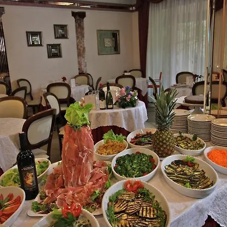 Vienna Ostenda E Ristorante Il Danubio 4*