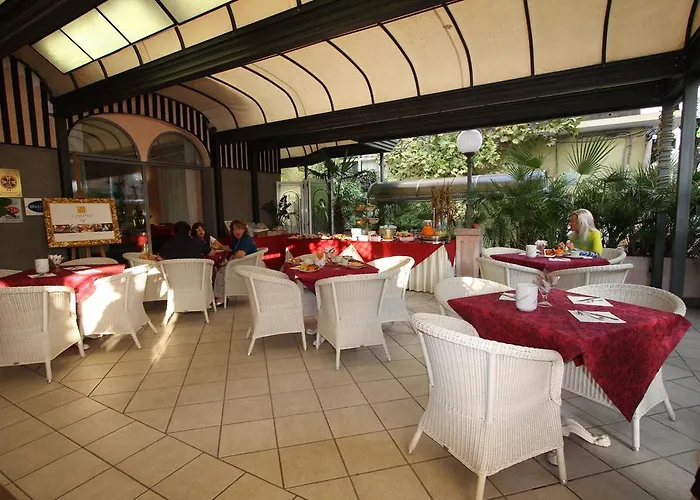 Vienna Ostenda E Ristorante Il Danubio ريميني