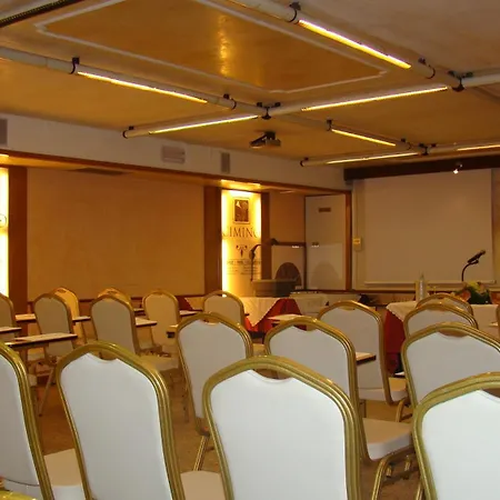 Vienna Ostenda E Ristorante Il Danubio Отель