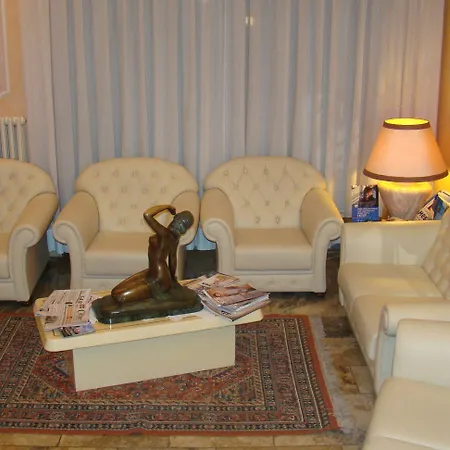 Отель Vienna Ostenda E Ristorante Il Danubio 4*