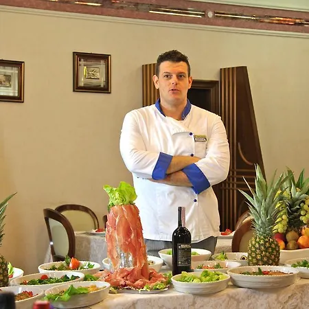 Vienna Ostenda E Ristorante Il Danubio Отель Римини