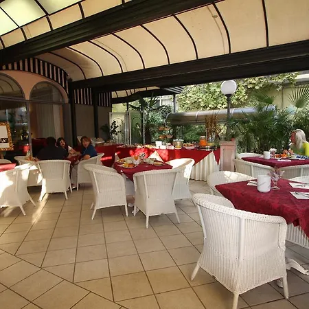 Vienna Ostenda E Ristorante Il Danubio Римини