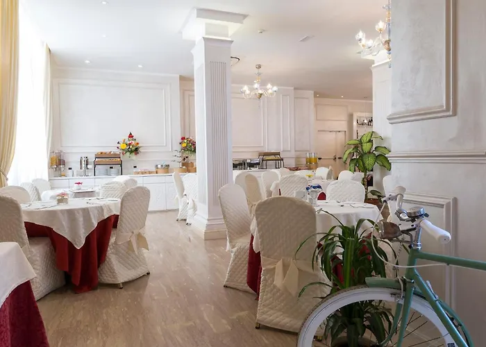 Vienna Ostenda E Ristorante Il Danubio 4* 里米尼